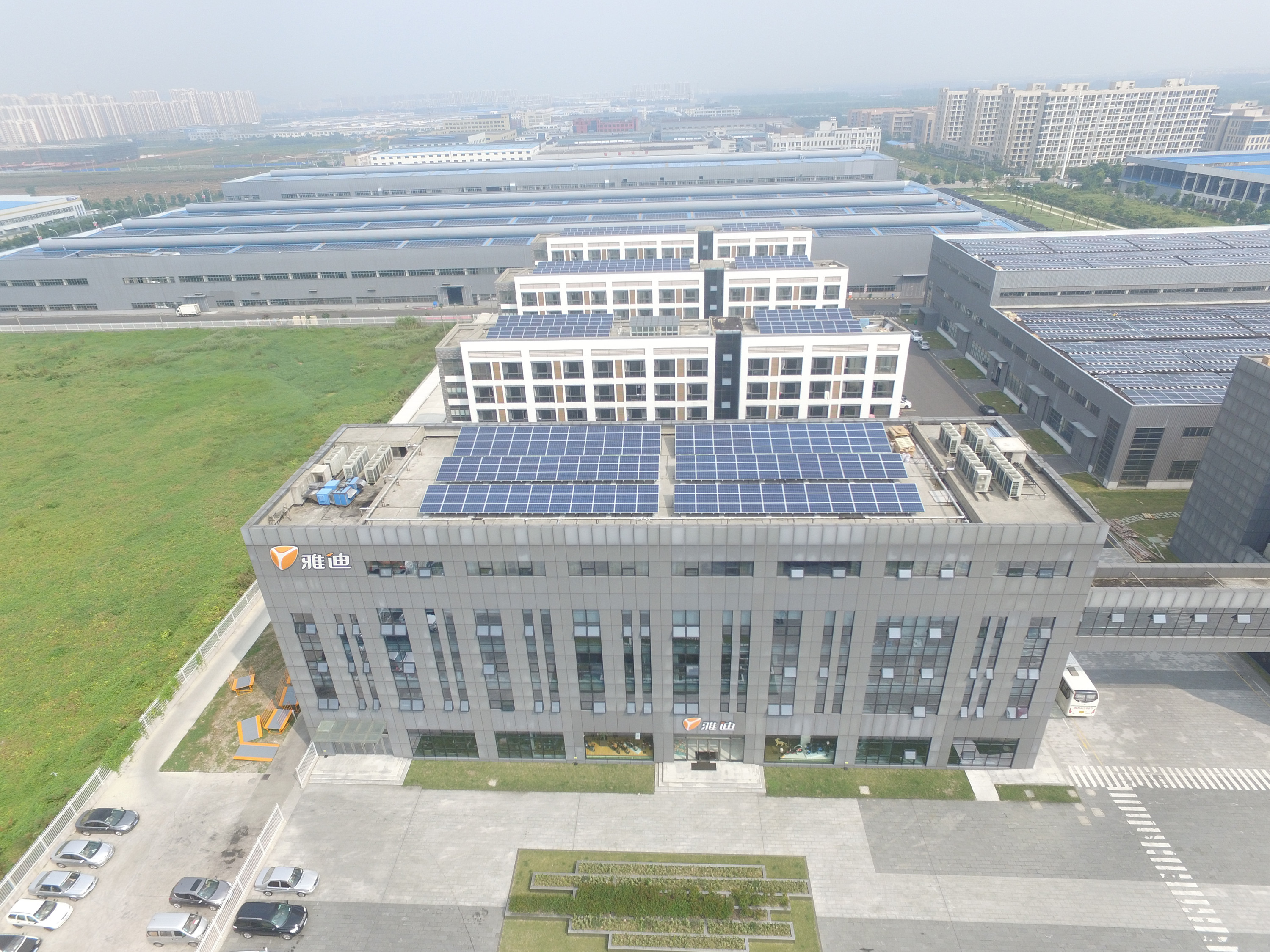 為什么亞馬遜要在物流中心屋頂安裝太陽能電站?_財(cái)經(jīng)_網(wǎng)